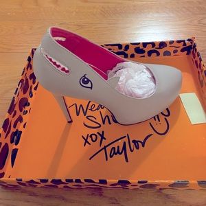 Taylor Reeves “Jaw-some” heels